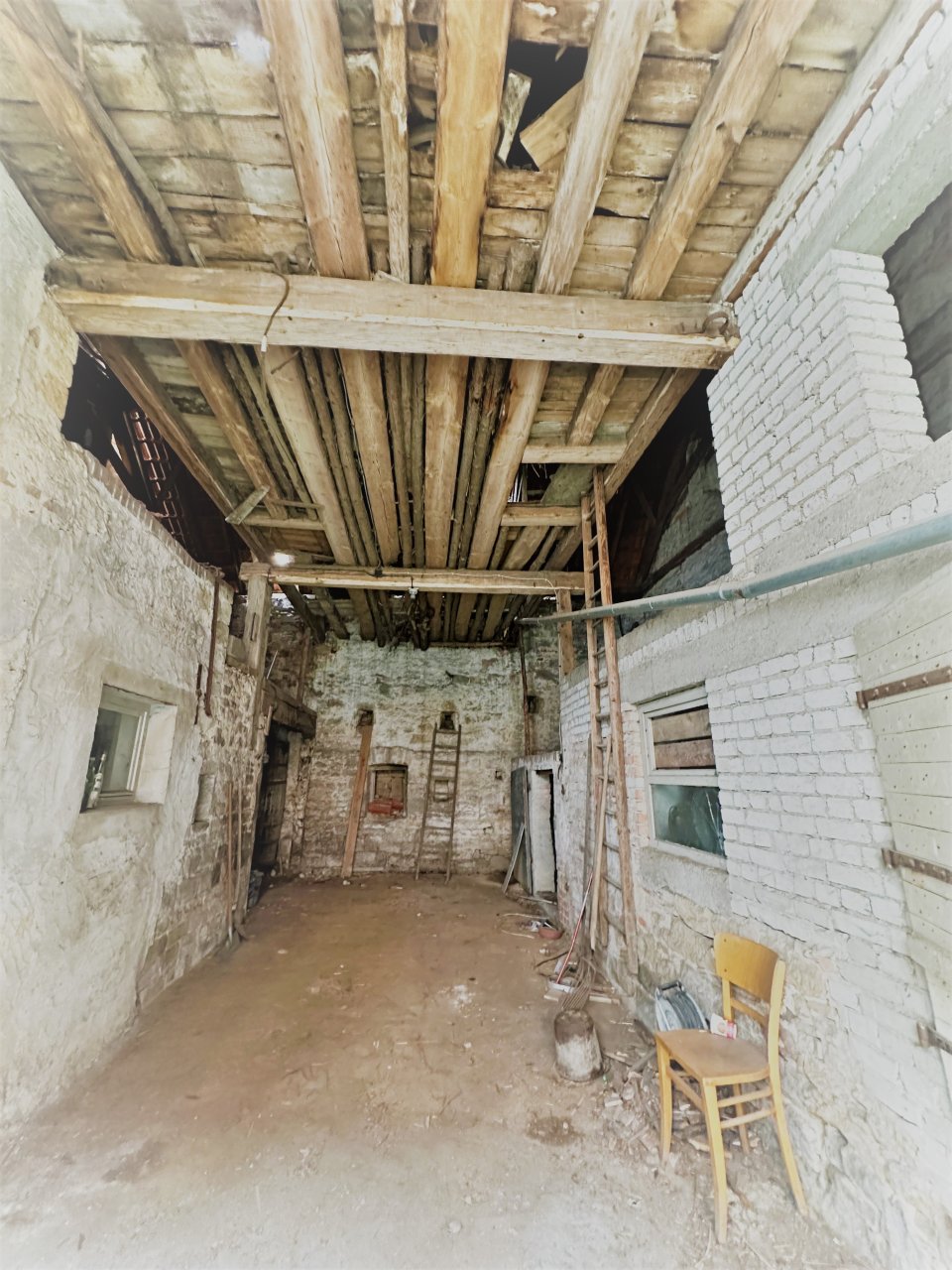 *** EXKLUSIVES MODERNISIERUNGSANGEBOT *** Kernsan.bedürftiges Bauernhaus mit Scheune, Innenhof und Nebengebäude im Ortskern von Weisenheim am Sand ***