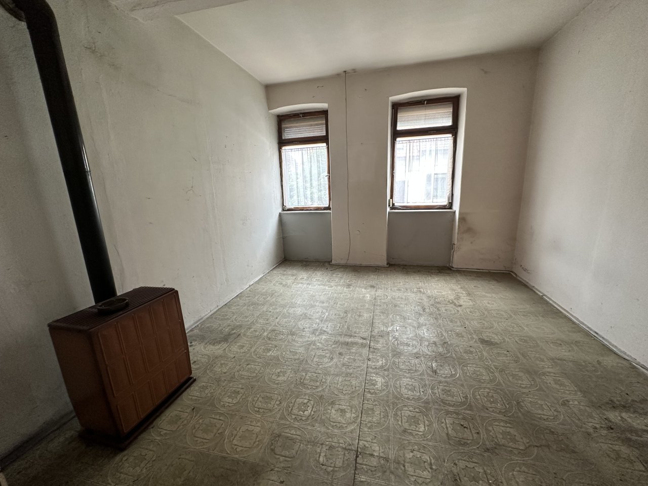 *** EXKLUSIVES MODERNISIERUNGSANGEBOT *** Kernsan.bedürftiges Bauernhaus mit Scheune, Innenhof und Nebengebäude im Ortskern von Weisenheim am Sand ***
