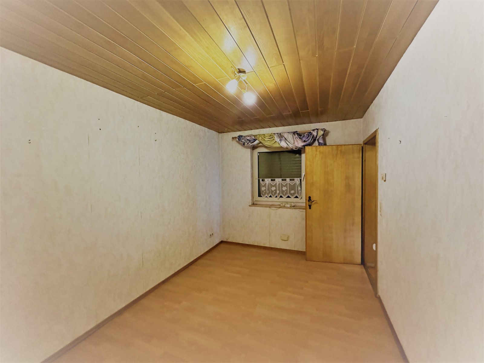 *** NEUER PREIS 109.000,- € *** Renovierungs- bzw. Sanierungsbedürftiges Einfamilienhaus in Reipoltskirchen ohne Garten sucht neue Eigenümer ***