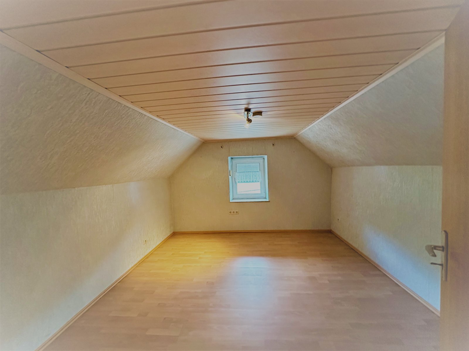 *** NEUER PREIS 109.000,- € *** Renovierungs- bzw. Sanierungsbedürftiges Einfamilienhaus in Reipoltskirchen ohne Garten sucht neue Eigenümer ***