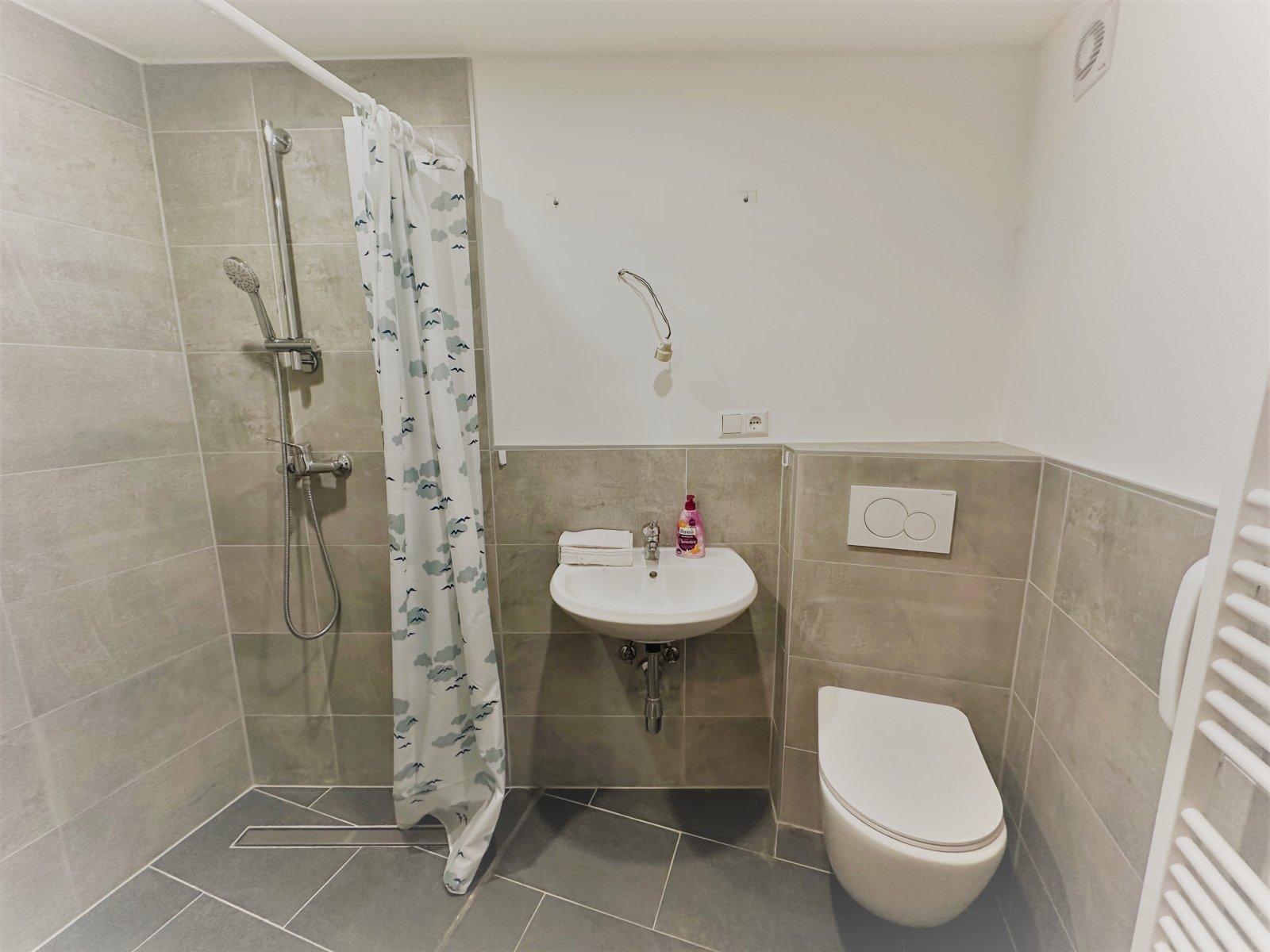 *** Sanierungsbedürftiges Einfamilienhaus mit Innenhof und Nebengebäude in Stadtnähe von Eisenberg ***