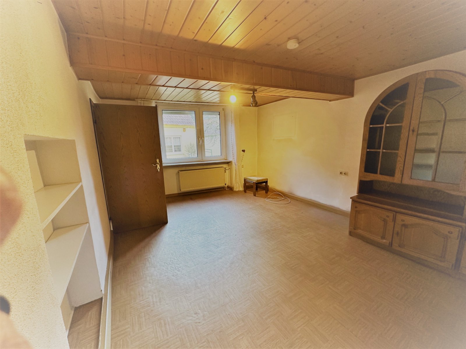 *** Sanierungsbedürftiges Einfamilienhaus mit Innenhof und Nebengebäude in Stadtnähe von Eisenberg ***