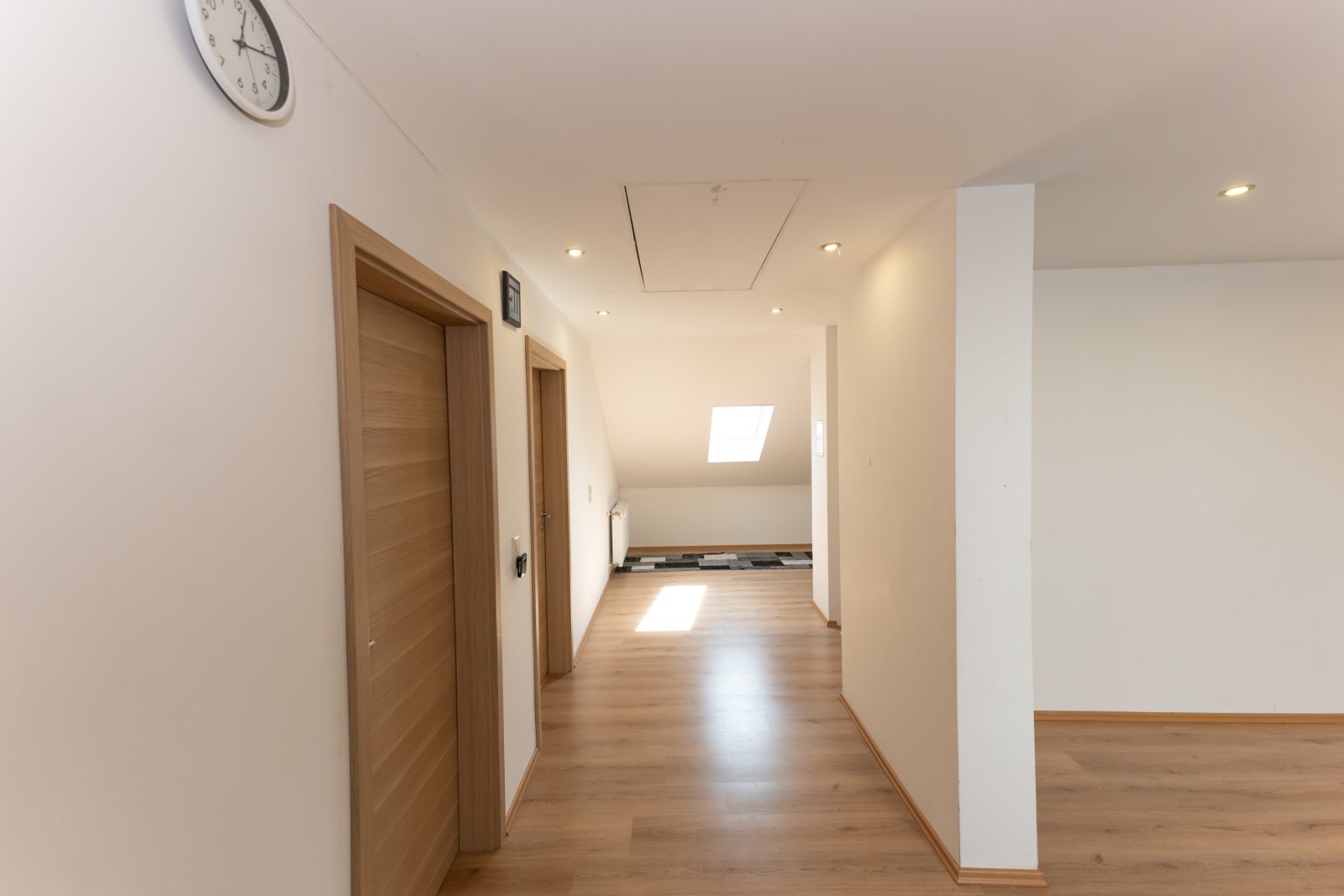 *** Großes Einfamilienhaus mit schönem Garten in sehr ruhiger Lage von Eisenberg ***