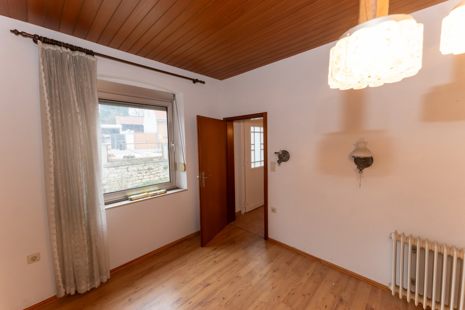 NEUER PREIS !! Sanierungsbedürftiges EFH mit Garten, zwei Garagen und Nebengebäuden in Kerzenheim