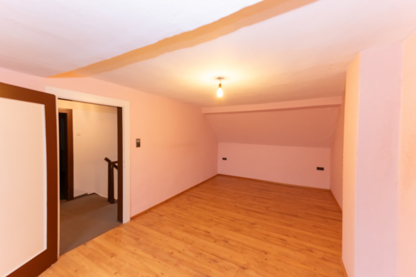 NEUER PREIS !! Sanierungsbedürftiges EFH mit Garten, zwei Garagen und Nebengebäuden in Kerzenheim