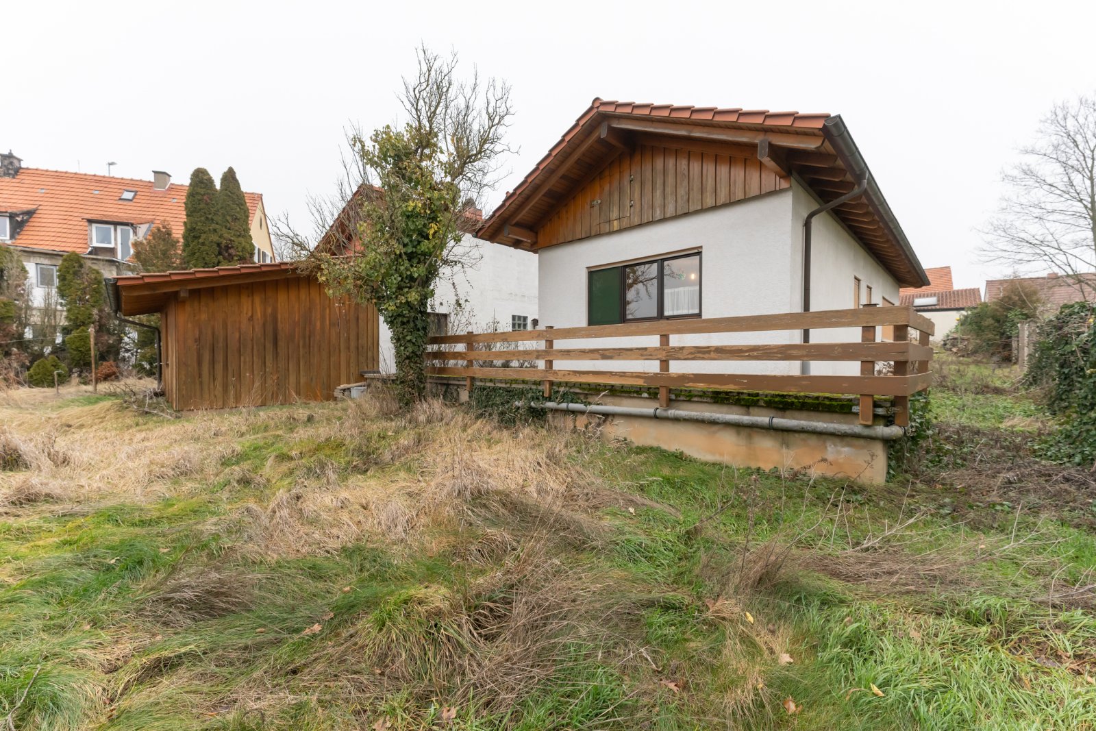 NEUER PREIS !! Sanierungsbedürftiges EFH mit Garten, zwei Garagen und Nebengebäuden in Kerzenheim