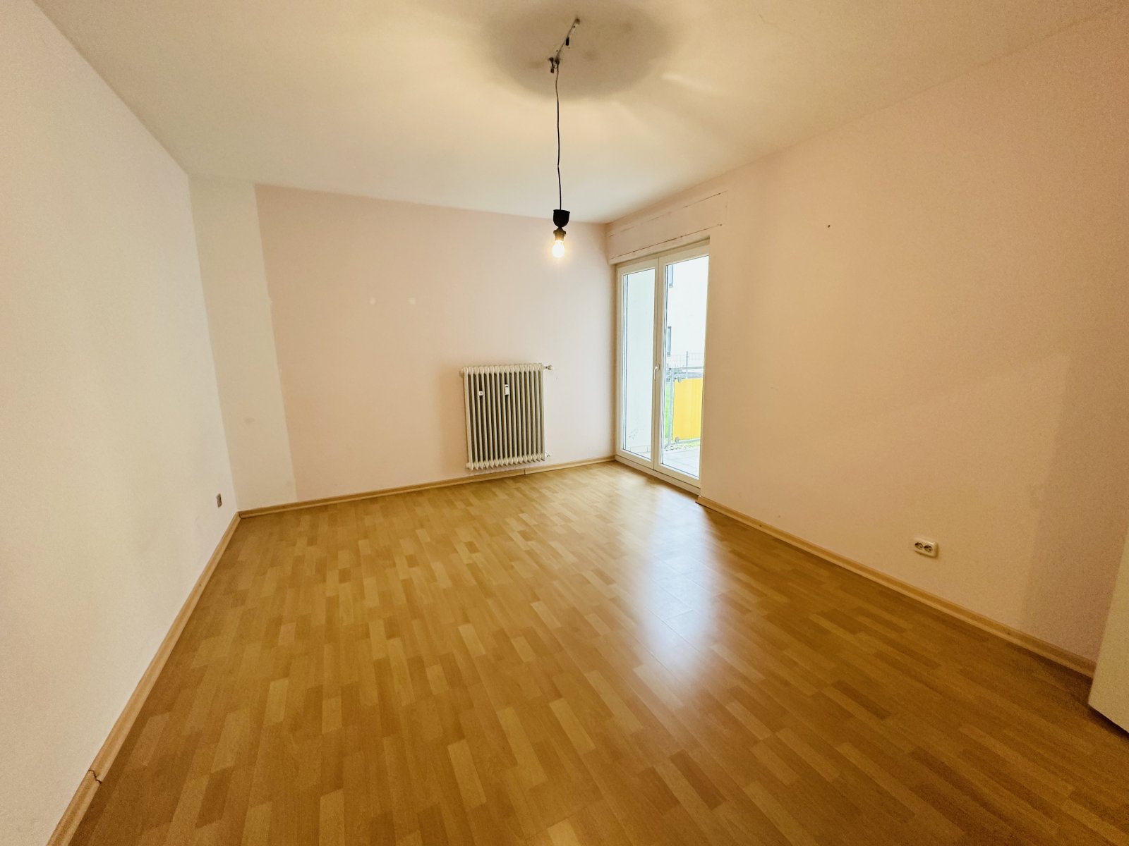 Gepflegte 2 ZKB Eigentumswohnung mit Loggia und Aufzug in ruhiger, zentraler Lage von Dudweiler Süd