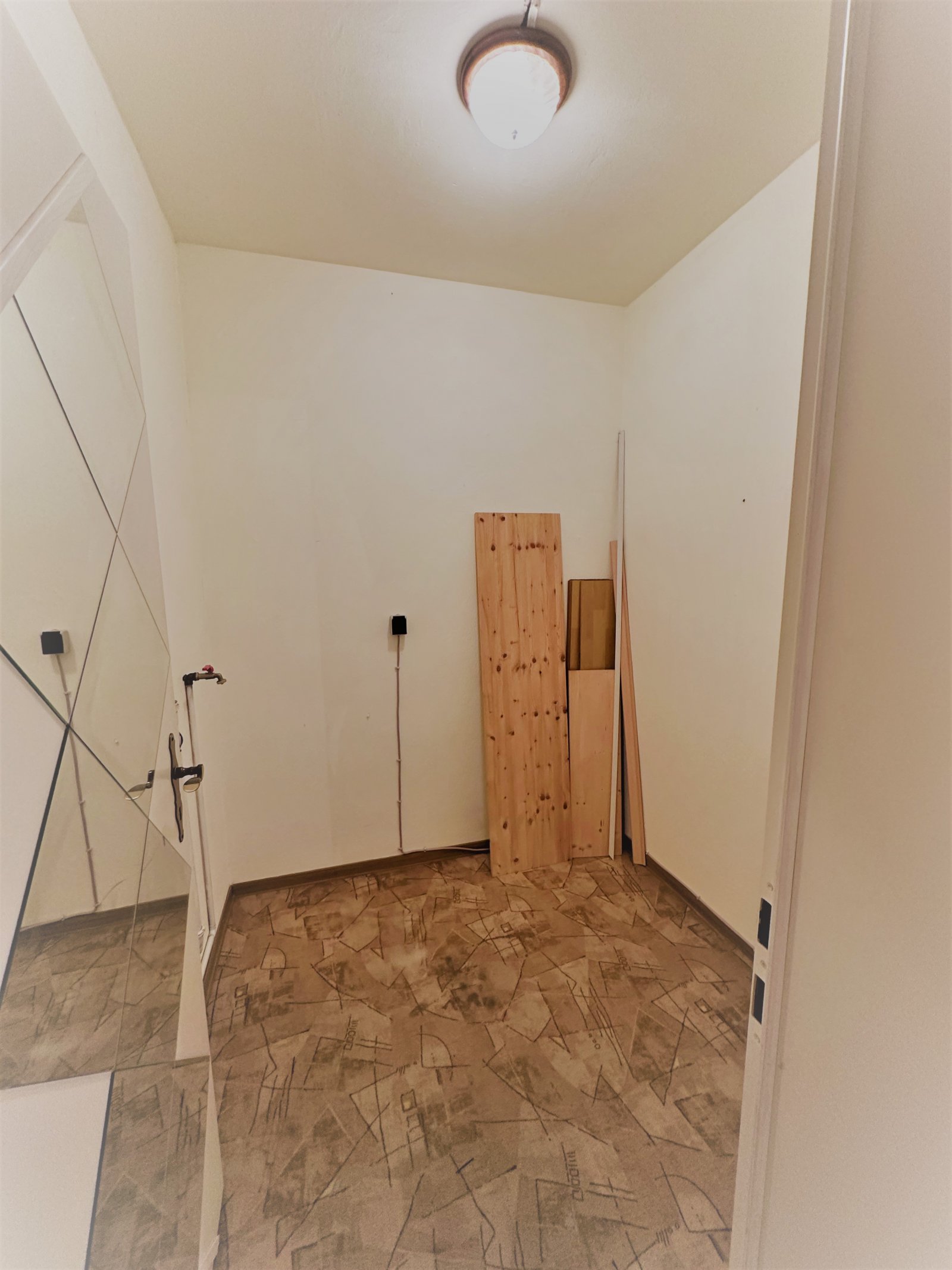 Gepflegte 2 ZKB Eigentumswohnung mit Loggia und Aufzug in ruhiger, zentraler Lage von Dudweiler Süd