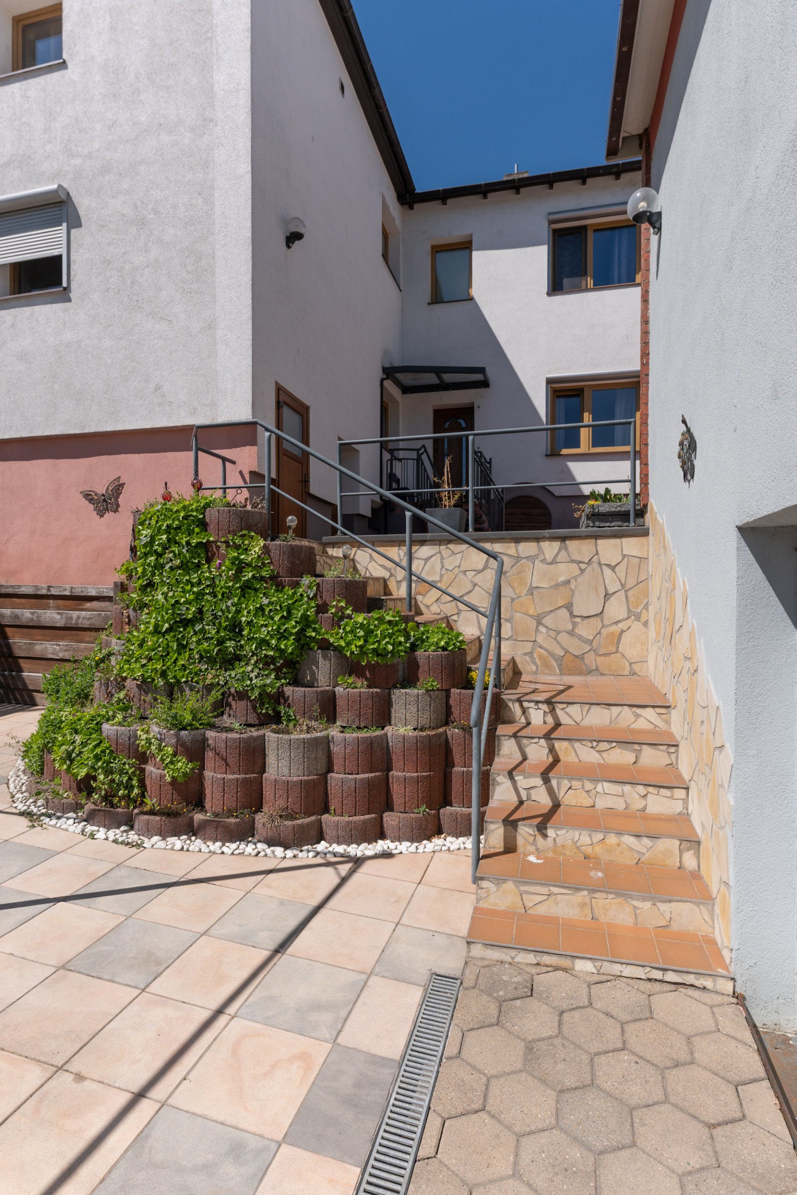NEUER PREIS !! Großes Kernsaniertes Einfamilienhaus in zentraler Lage von Eisenberg zu verkaufen