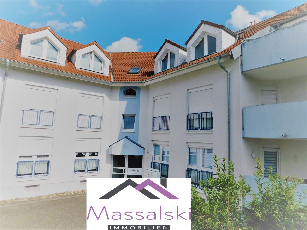 Eisenberg: *** VERKAUFT !!! Renovierte Dachwohnung in zentraler Lage mit Balkon und zwei eigenen Stellplätzen *** Eisenberg: *** VERKAUFT !!! Renovierte Dachwohnung in zentraler Lage mit Balkon und zwei eigenen Stellplätzen ***