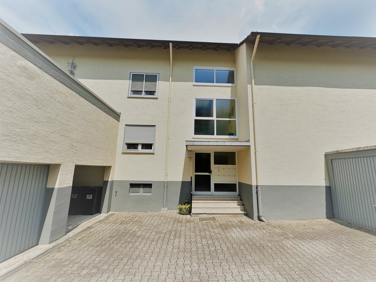 Eisenberg: *** Schön aufgeteilte 2 ZKB Dachgeschosswohnung in toller Waldrandlage mit Garage in Eisenberg/Pfalz *** Eisenberg: *** Schön aufgeteilte 2 ZKB Dachgeschosswohnung in toller Waldrandlage mit Garage in Eisenberg/Pfalz ***