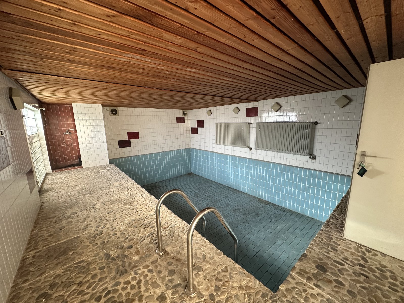 stillgelegtes Schwimmbad stillgelegtes Schwimmbad