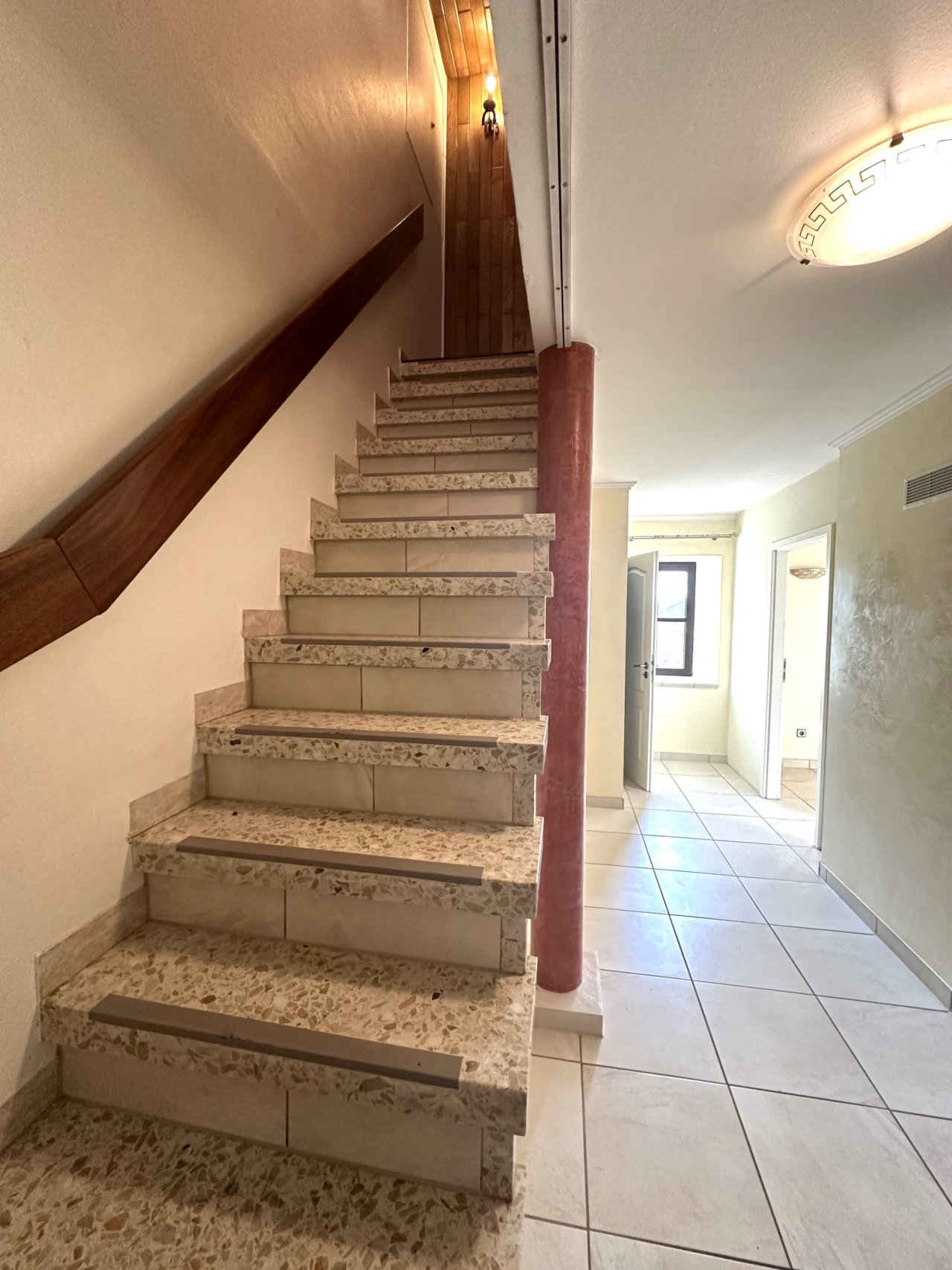 Treppe zum Obergeschoss Treppe zum Obergeschoss