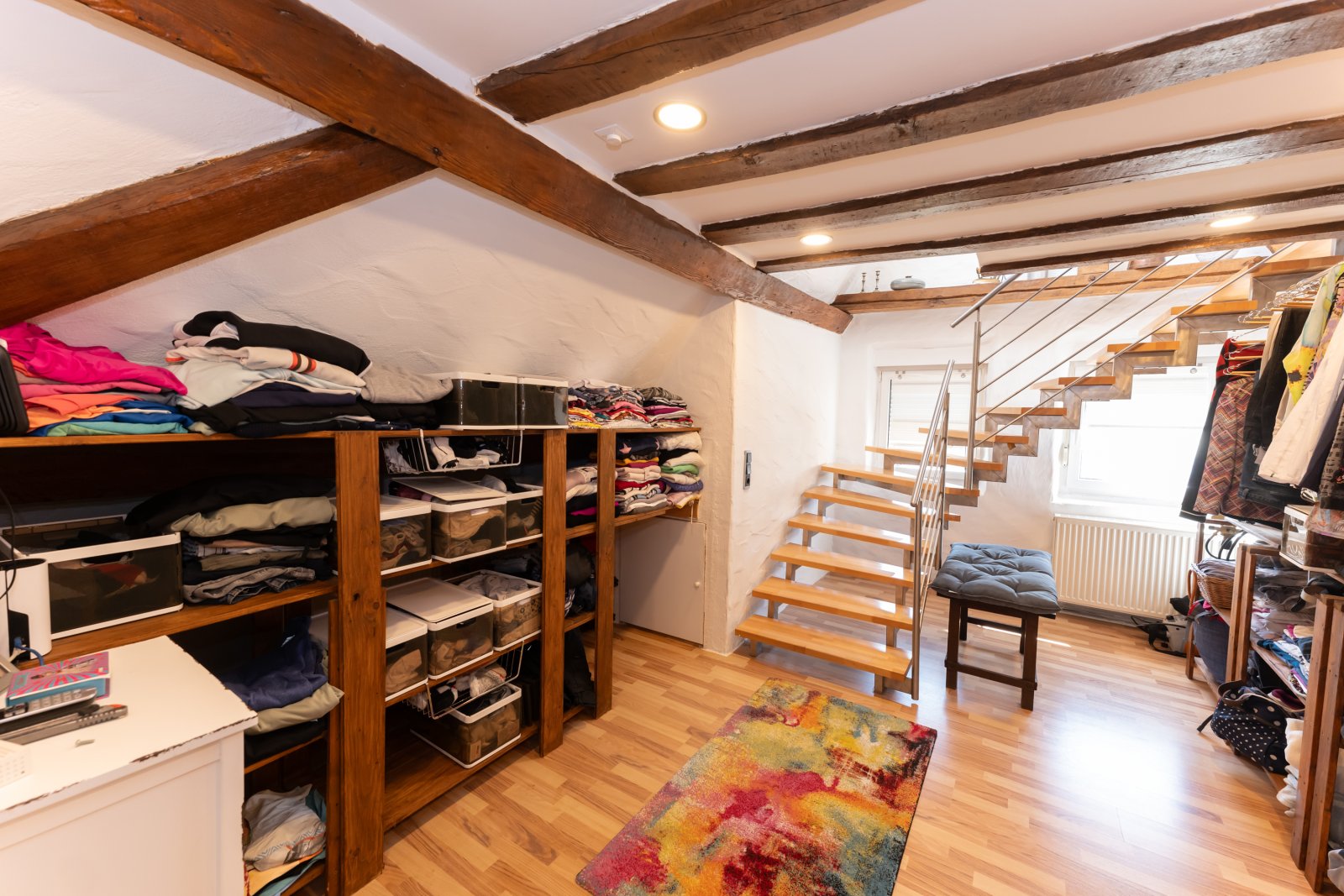 Ankleide mit Treppe zum Studiozimmer Ankleide mit Treppe zum Studiozimmer